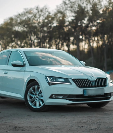 Skoda Superb cena 61999 przebieg: 239000, rok produkcji 2015 z Łosice małe 781
